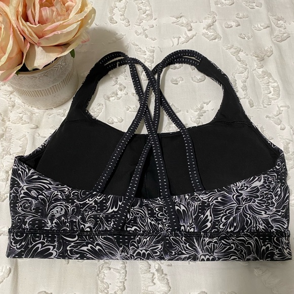 Lululemon Energy Bra in Infinity Energy Bra Alpine White Black - Picture 2 of 9